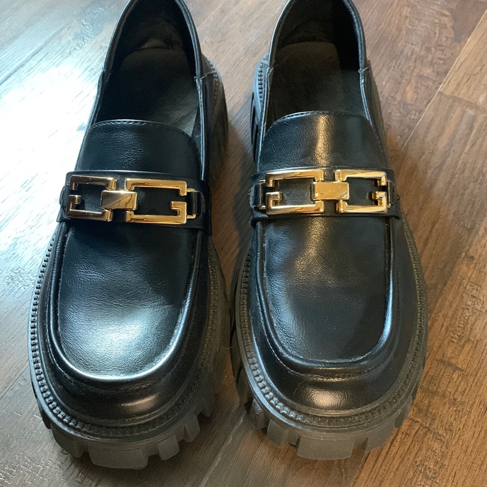 Lattelier Leather Loafers With Chain
